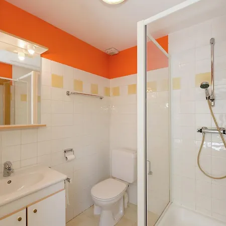 Luxurious Cottage With Jacuzzi In Burnontige