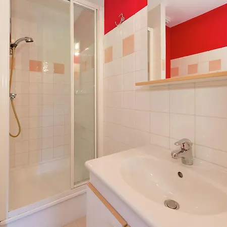 Luxurious Cottage With Jacuzzi In Burnontige Holiday home *